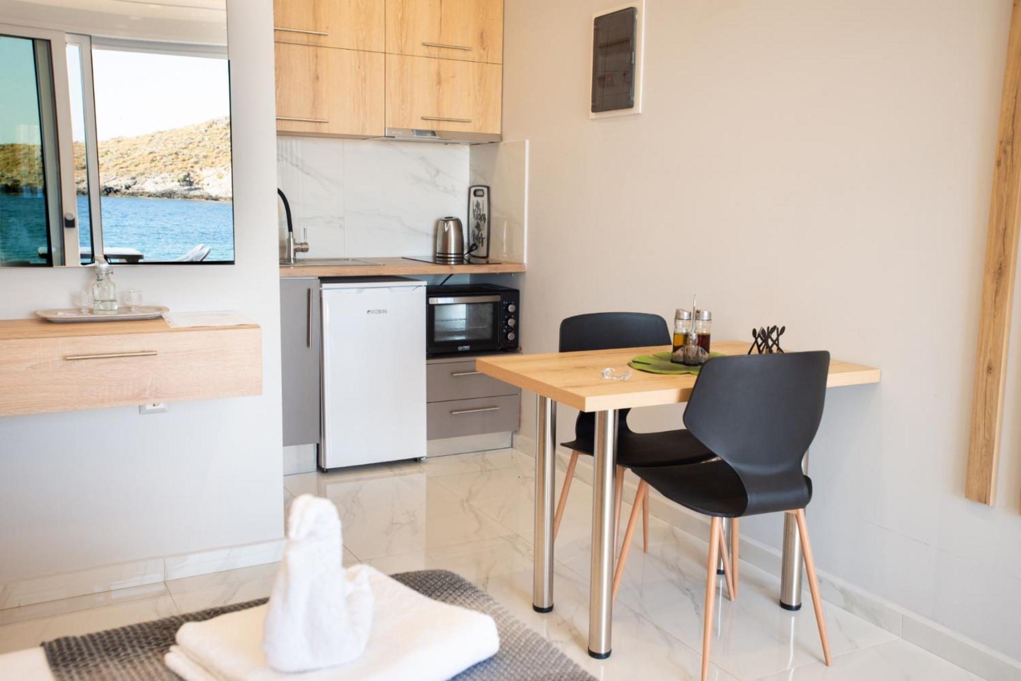 Beachfront Studio Kyma West ~ Crete'S Hidden Gem Kaloi Limenes Exterior photo